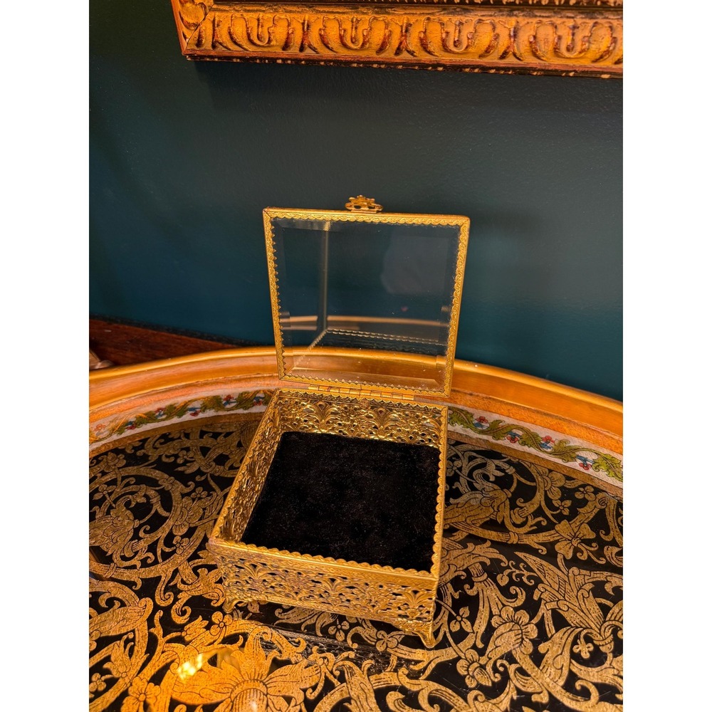 Vintage Gold Filigree Jewelry Casket with Glass Lid & Velvet Interior - Picture 4 of 17